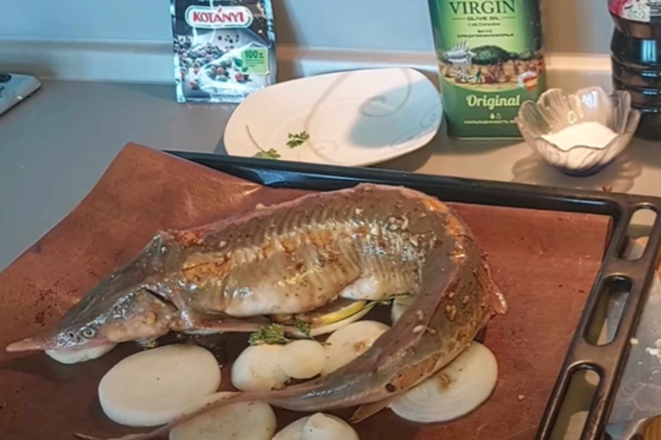 Стерлядь запеченная в духовке с картошкой, и грибами - рецепт автора Кулинарная семья